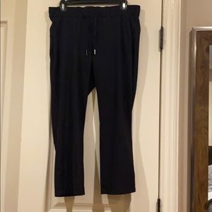 Lululemon On the Fly Black 3/4 Pants